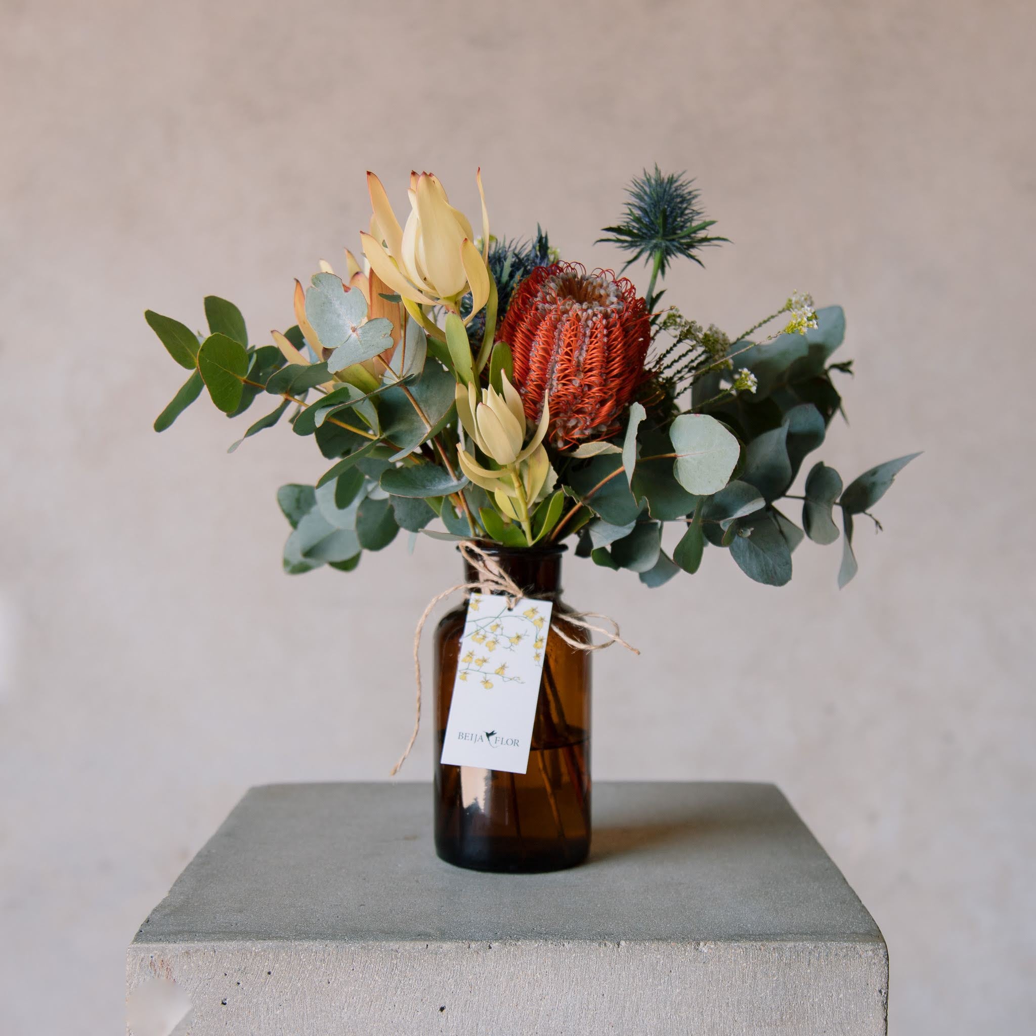 Jar of native flowers - Beija Flor