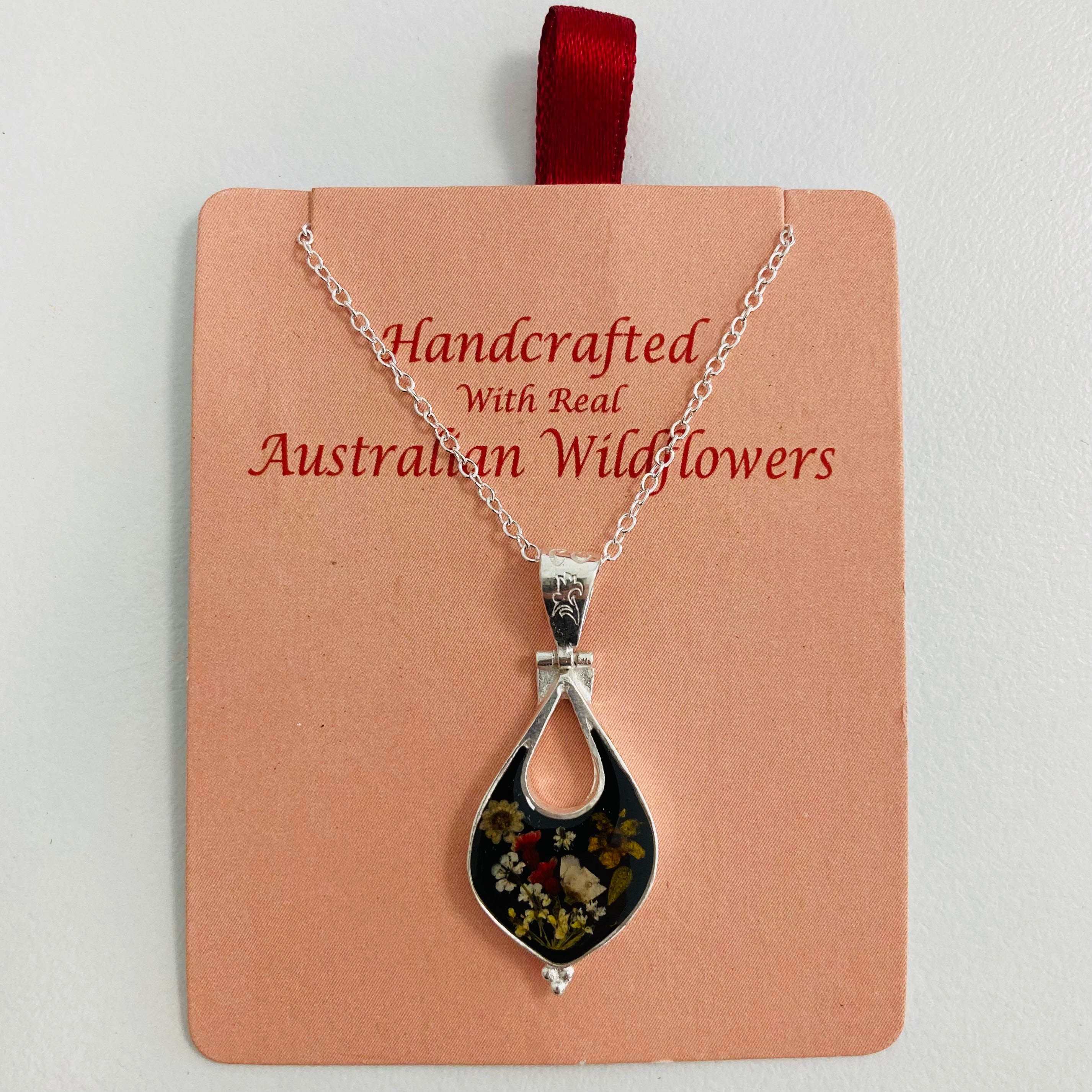 Wildflower Pendant Black Closed Classic