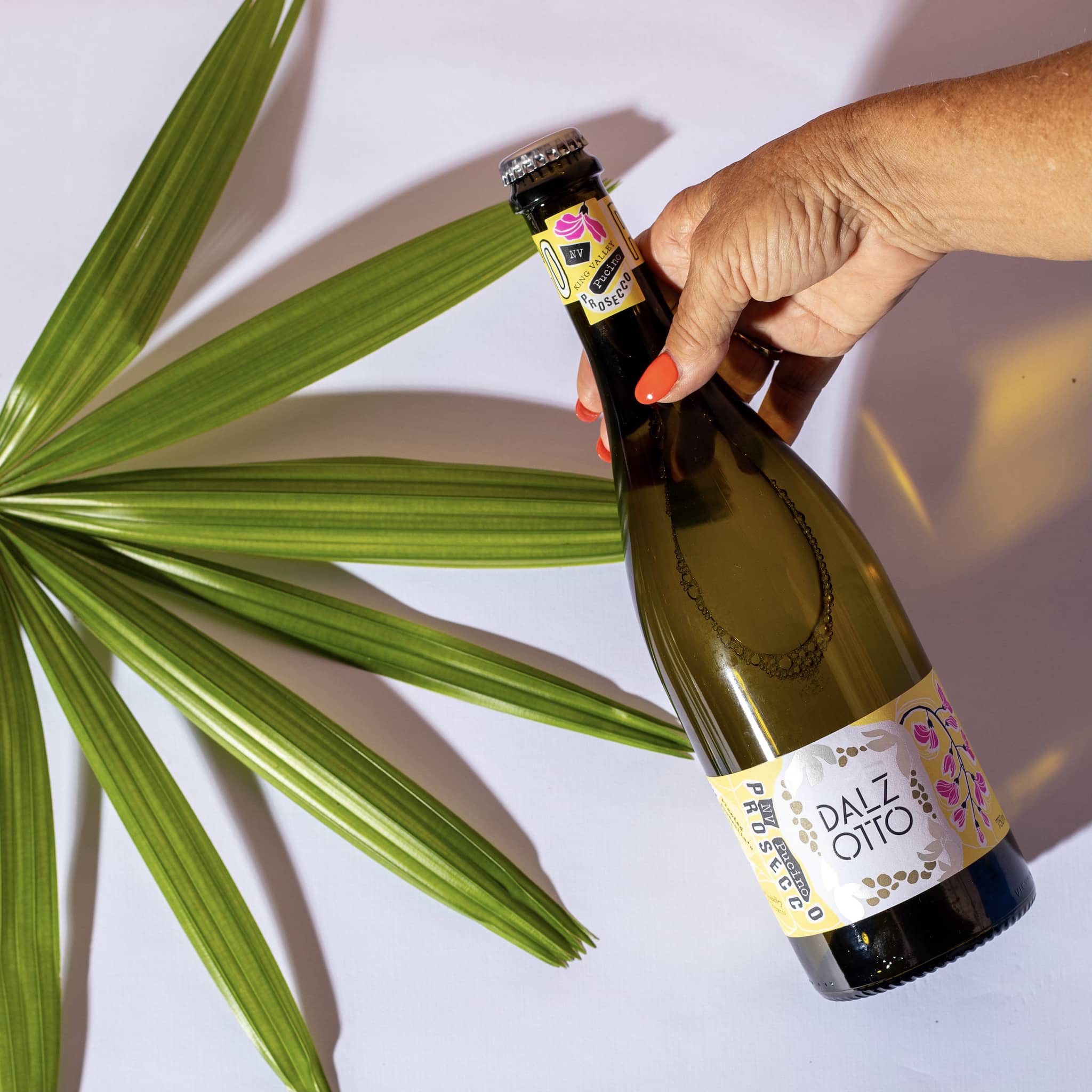dalz otto prosecco bottle of wine