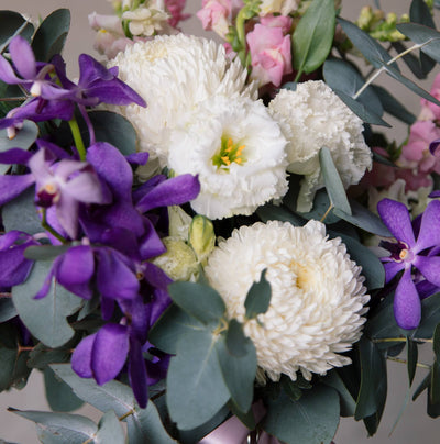 Beija Flor Tahoe Vase Arrangement Classic Variant Seasonal Blooms