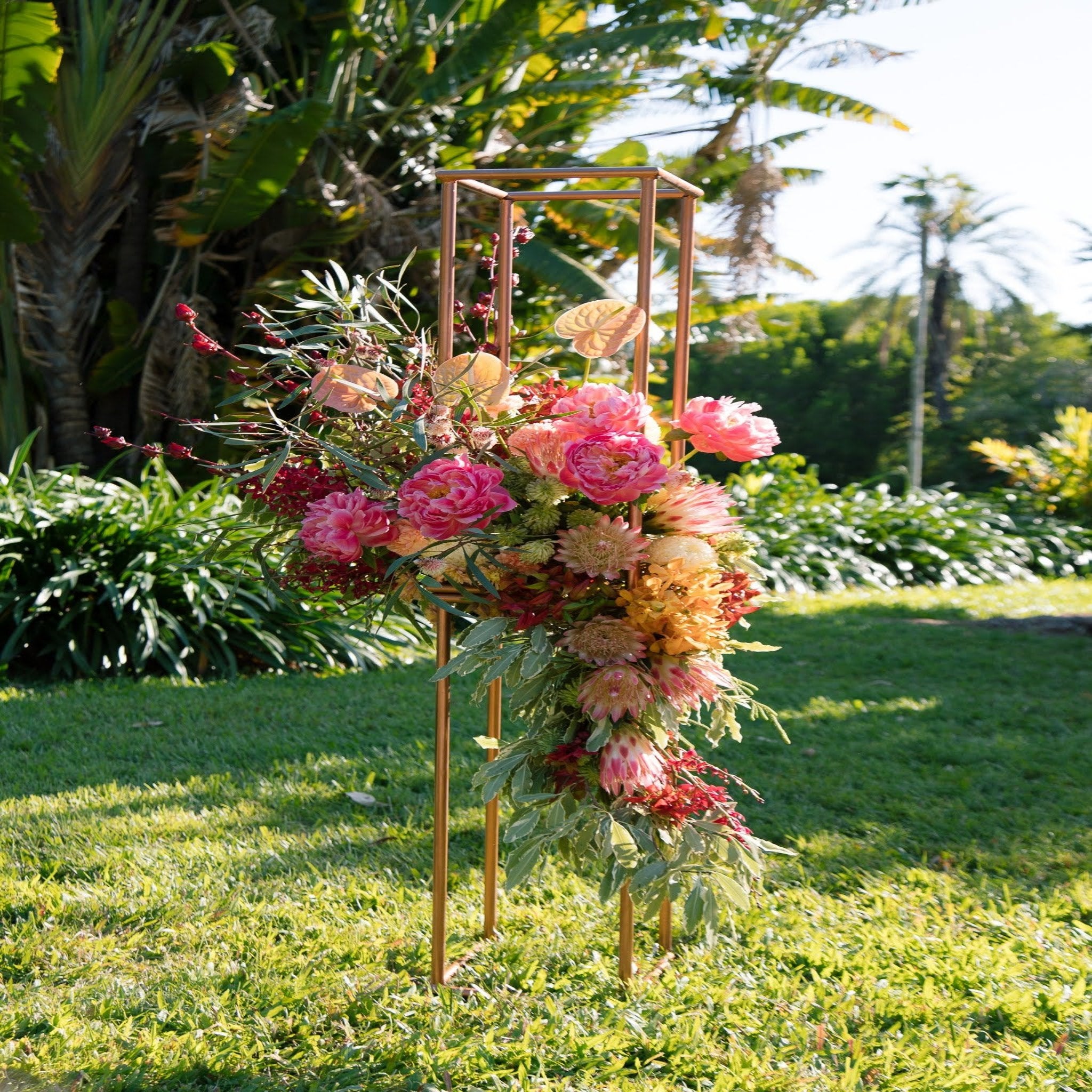 aaron and ruth's wedding geo stand covered with greenery by Beija flor