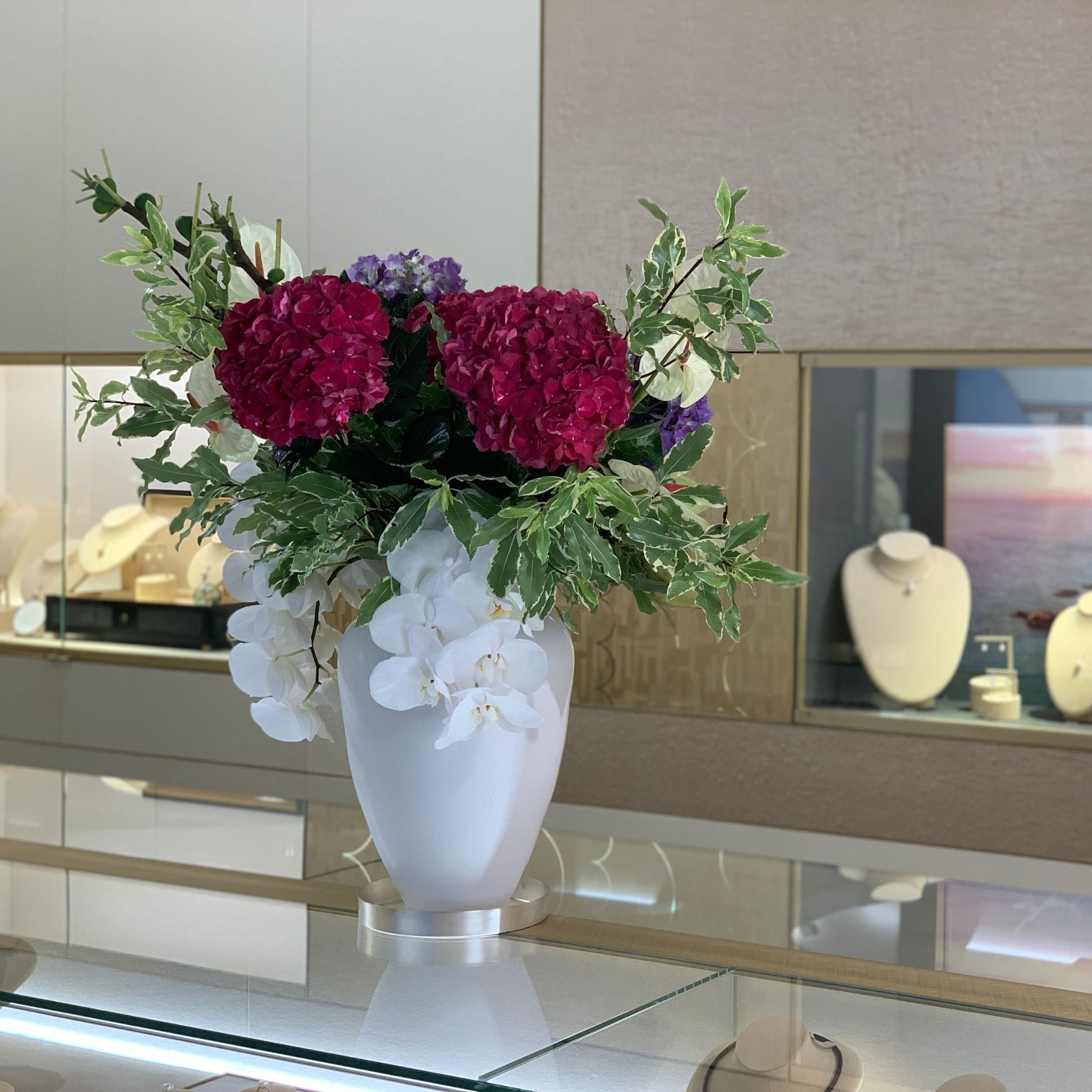 Beija Flor - Darwin wedding & event hire - Thea Vase Medium Rose Arrangement