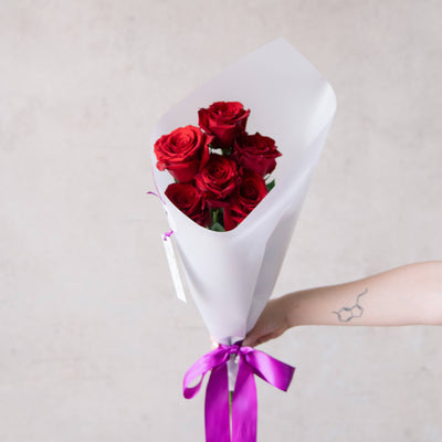 Beija Flor Valentines Day Roses Half Dozen Hugs Bouquet