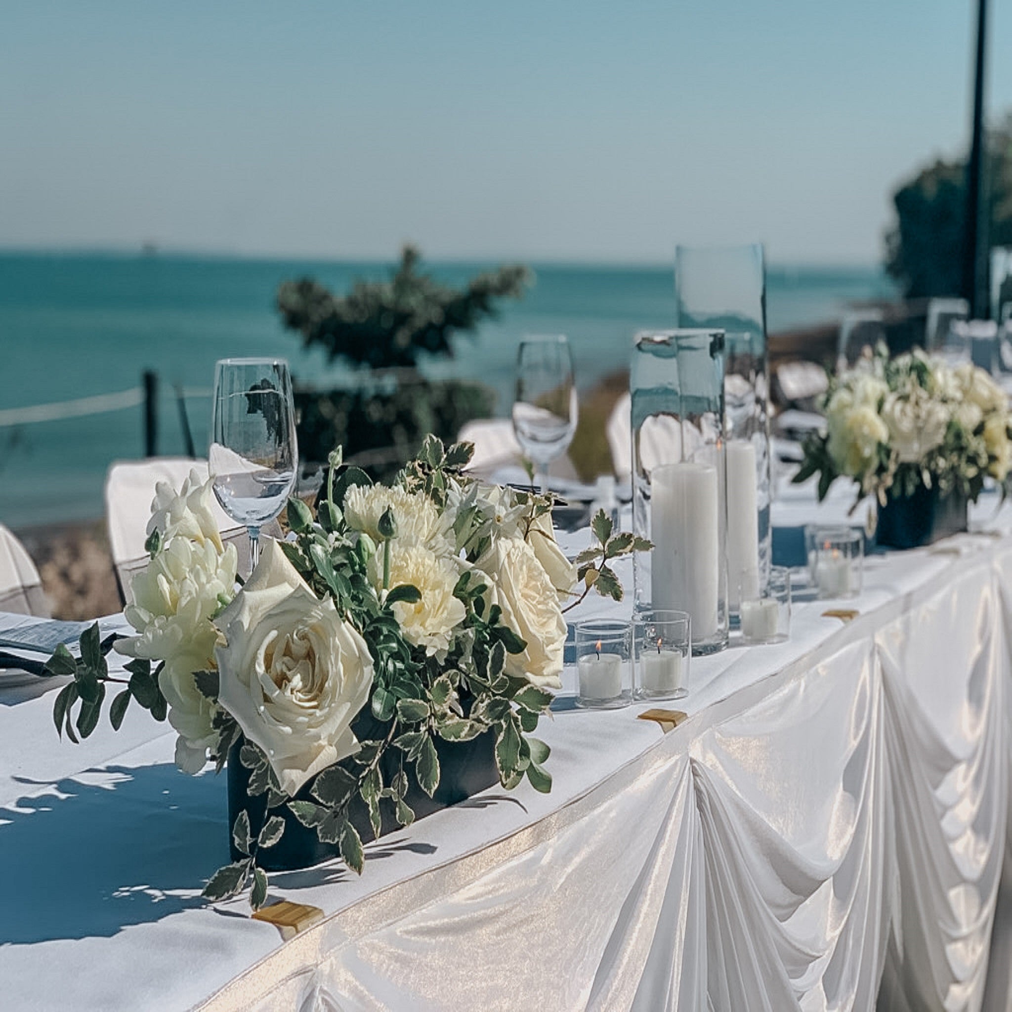 Table Centrepieces Arrangement Using Matte Black Love Boat Small Vase